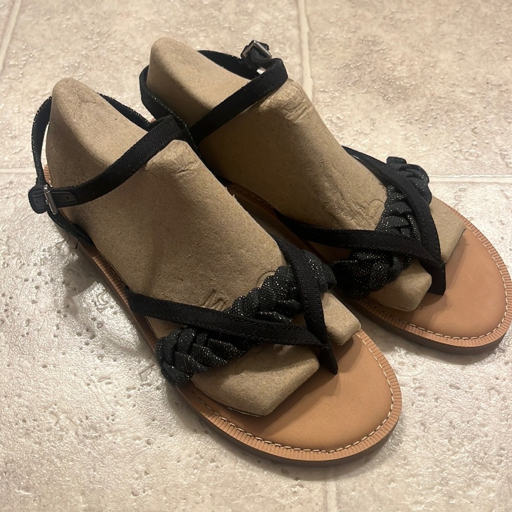 Brand new size 8 toms sandals